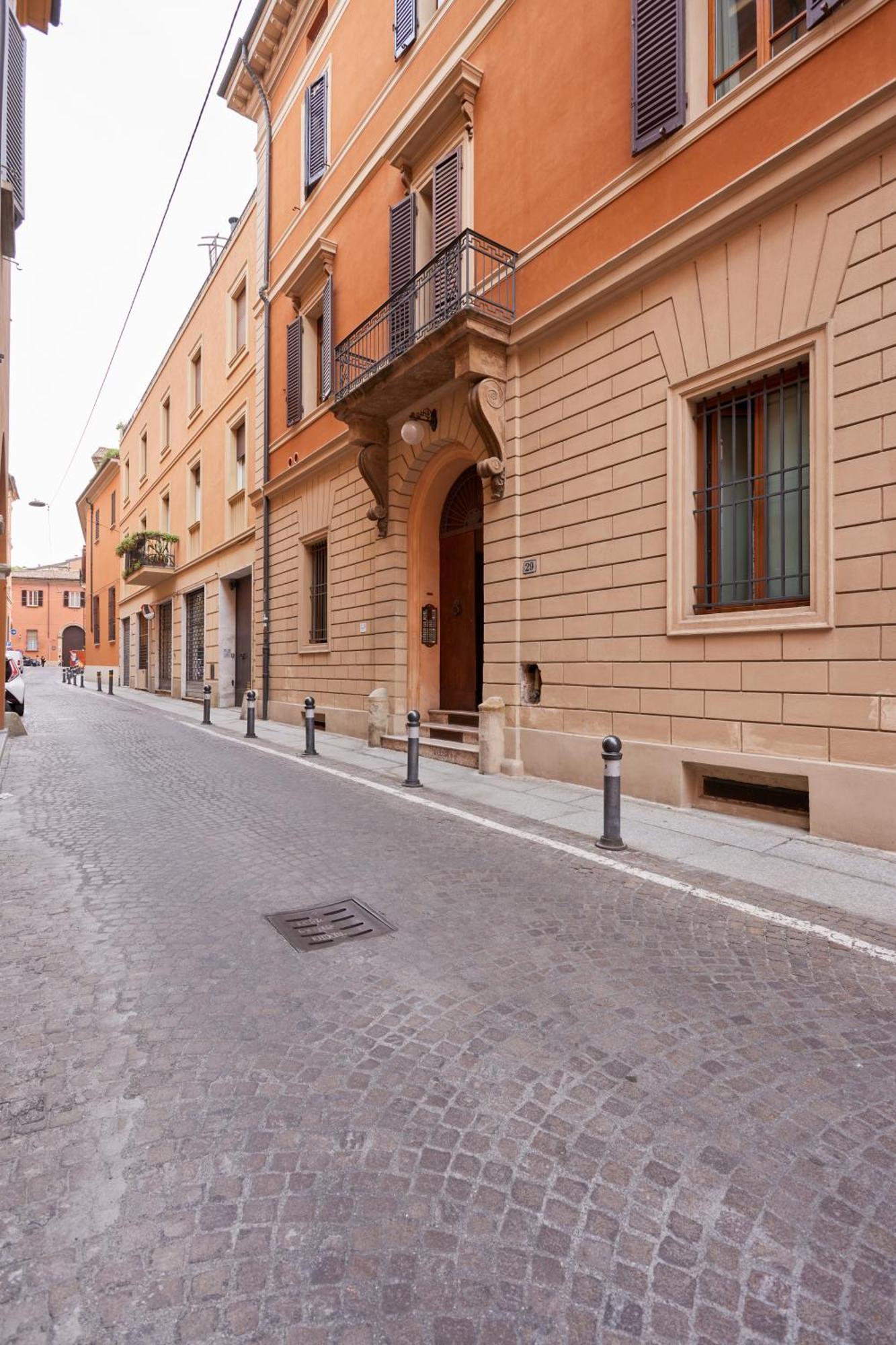 Central And Comfy Apartment Free Netflix And Disney Plus Bolonha Exterior foto